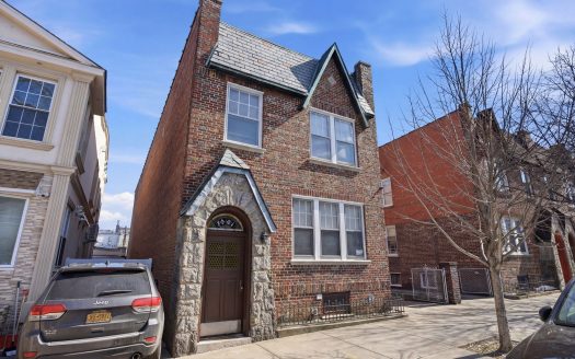78-61 75th St, Glendale, NY 11385